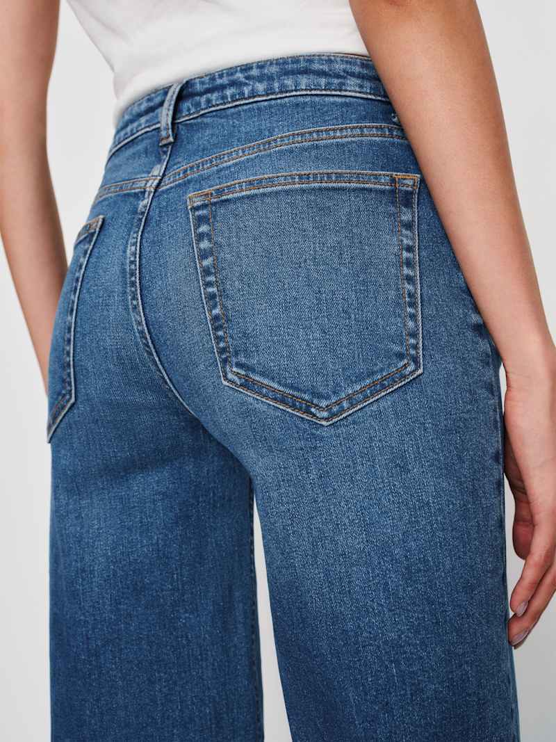 Greta Super Stretch Low Rise Wide Leg Short Jeans