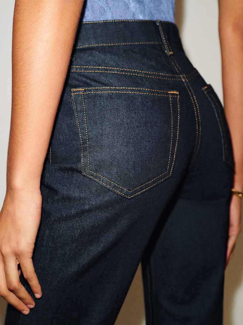 Leda Mid Rise Straight Short Jeans
