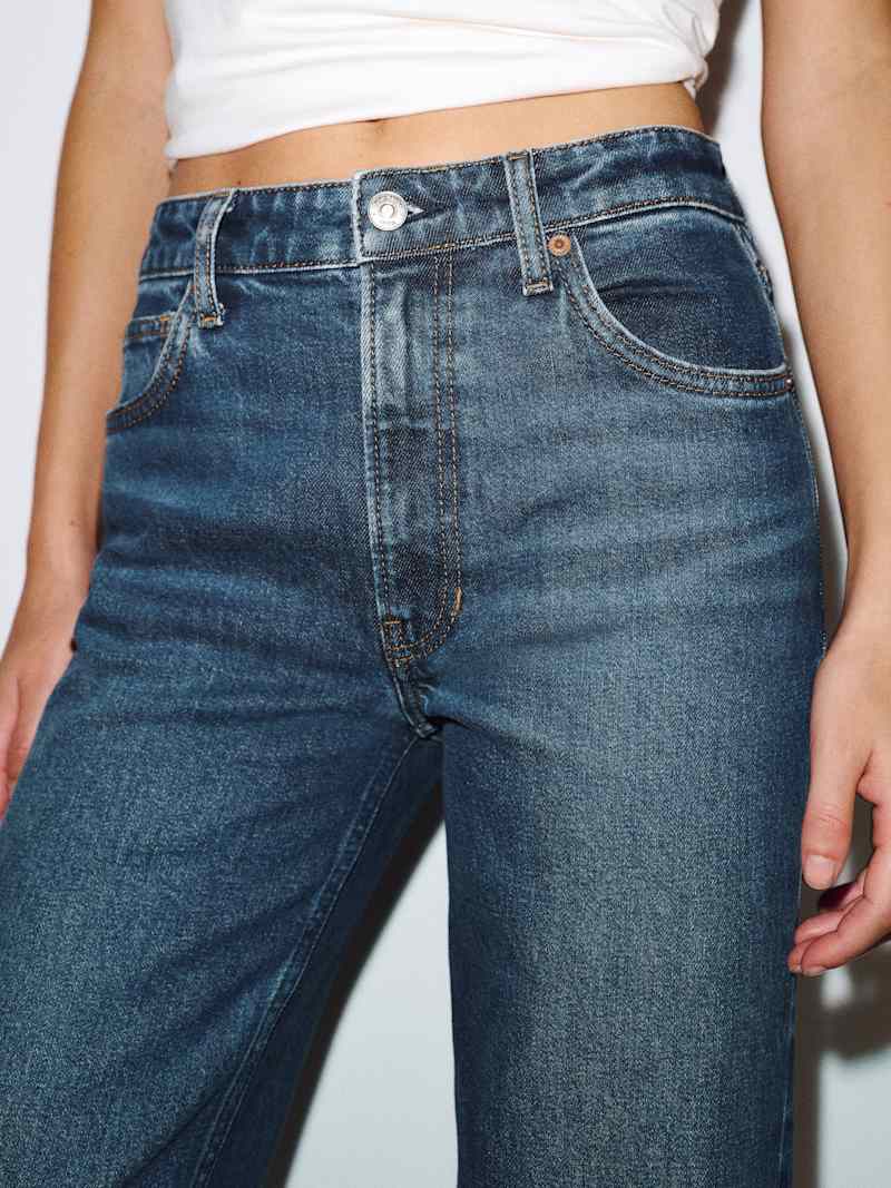 Hunter Stretch Mid Rise Wide Leg Short Jeans